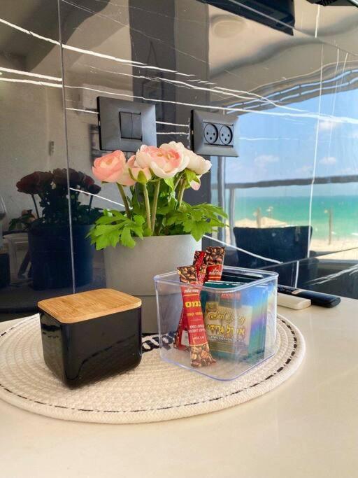 Seaside Cozy Apartment Хайфа Екстериор снимка