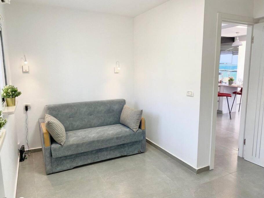 Seaside Cozy Apartment Хайфа Екстериор снимка