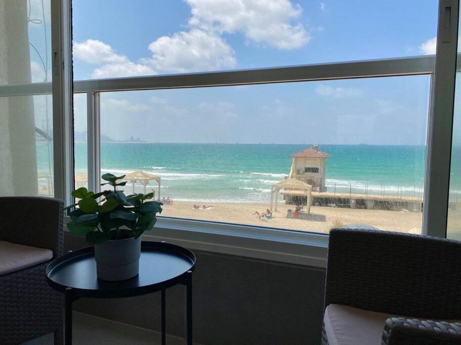 Seaside Cozy Apartment Хайфа Екстериор снимка