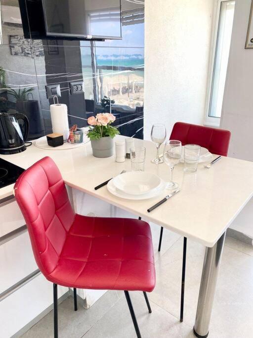 Seaside Cozy Apartment Хайфа Екстериор снимка