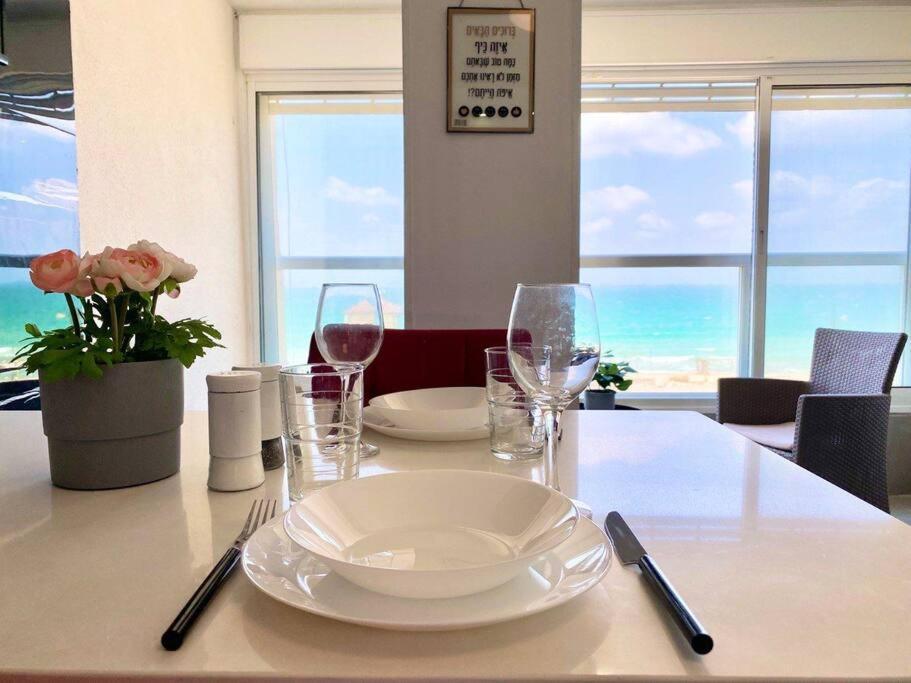 Seaside Cozy Apartment Хайфа Екстериор снимка